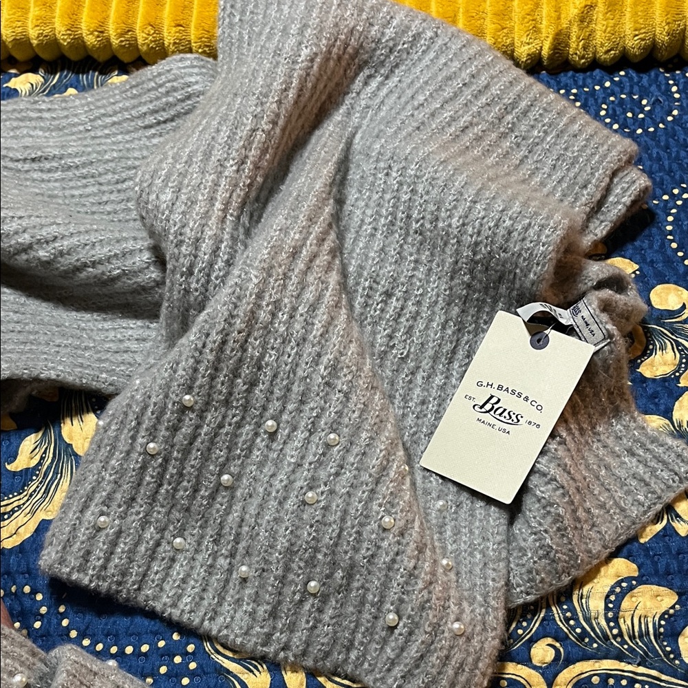 G.H. Bass & Co.  Gray Beanie with Pearls - Picture 3 of 9